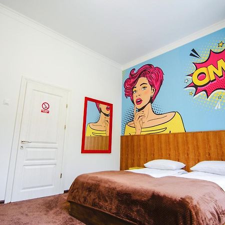 Pop Art Hostel Lviv Buitenkant foto