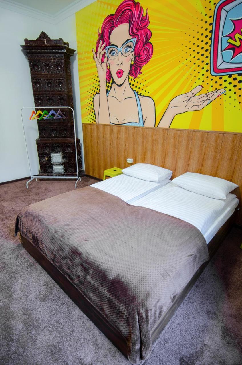 Pop Art Hostel Lviv Buitenkant foto