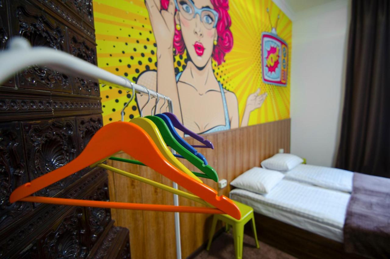 Pop Art Hostel Lviv Buitenkant foto