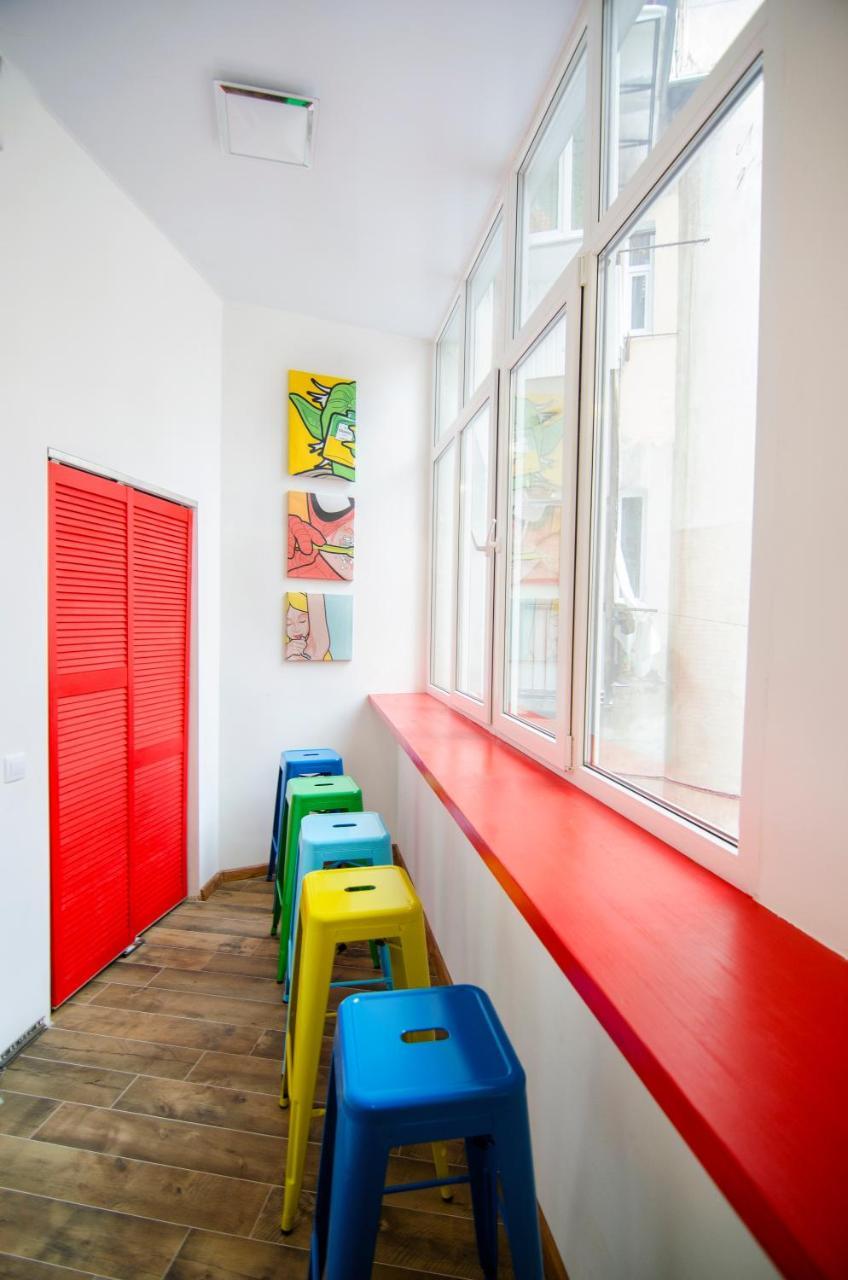 Pop Art Hostel Lviv Buitenkant foto
