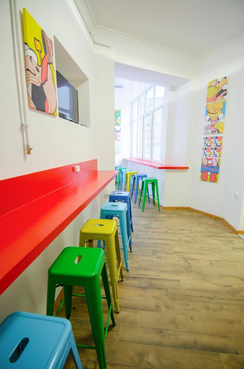 Pop Art Hostel Lviv Buitenkant foto