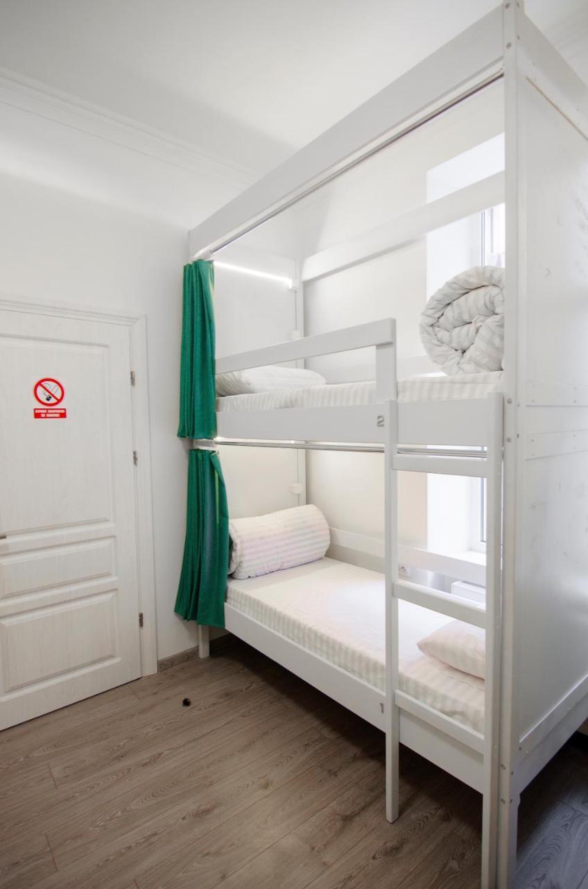 Pop Art Hostel Lviv Buitenkant foto