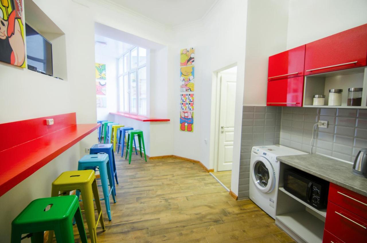 Pop Art Hostel Lviv Buitenkant foto